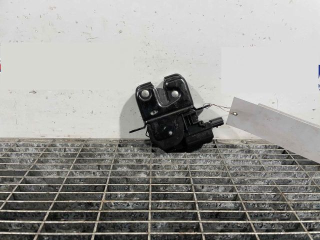 bontott RENAULT CAPTUR Csomagtérajtó Ütköző