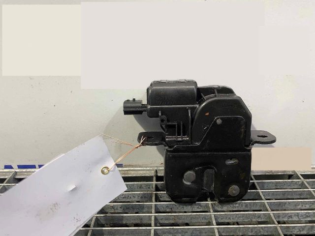 bontott RENAULT CAPTUR Csomagtérajtó Ütköző