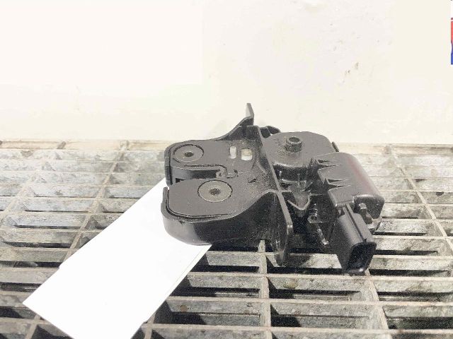 bontott RENAULT CAPTUR Csomagtérajtó Ütköző