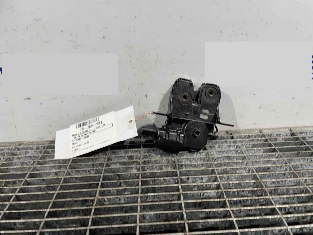 bontott RENAULT CAPTUR Csomagtérajtó Ütköző