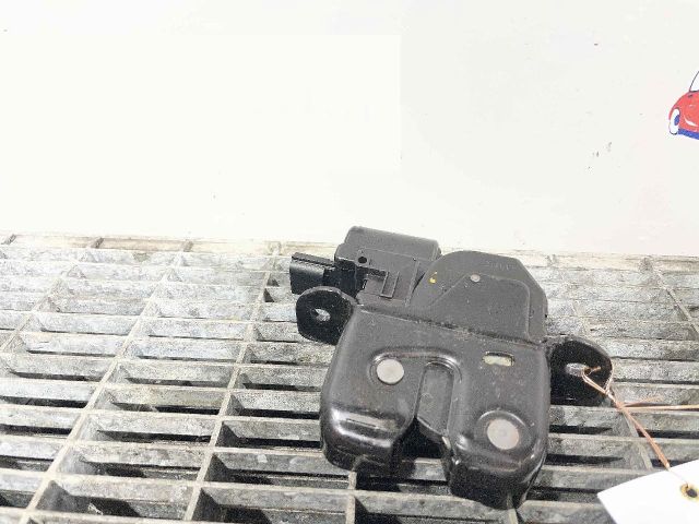 bontott RENAULT CAPTUR Csomagtérajtó Ütköző