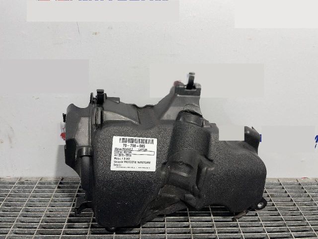 bontott RENAULT CAPTUR Felső Hűtőburkolat