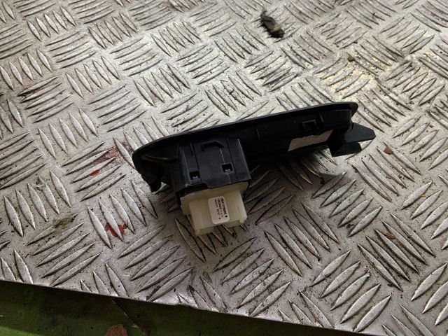 bontott RENAULT CAPTUR II Ablakemelő Kapcsoló Négyes / Kettes