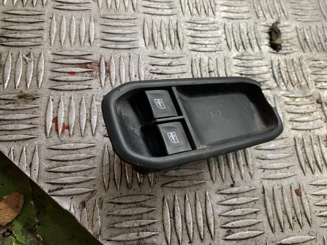 bontott RENAULT CAPTUR II Ablakemelő Kapcsoló Négyes / Kettes