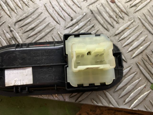 bontott RENAULT CAPTUR II Ablakemelő Kapcsoló Négyes / Kettes