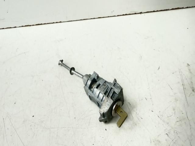 bontott RENAULT CAPTUR II Bal első Zárbetét