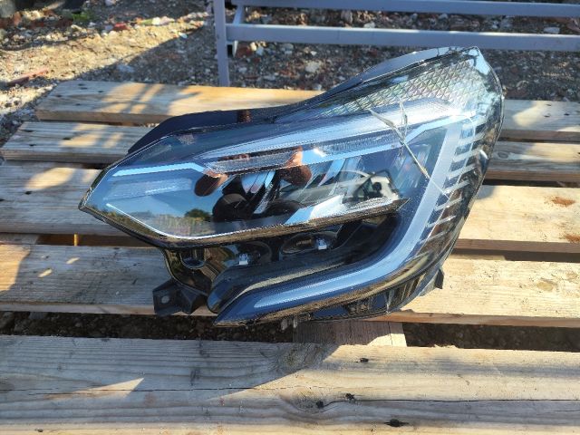 bontott RENAULT CAPTUR II Bal Fényszóró