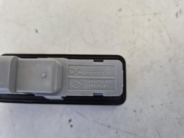 bontott RENAULT CAPTUR II Csomagtér Nyitó Kar / Gomb