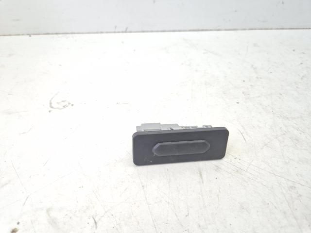 bontott RENAULT CAPTUR II Csomagtér Nyitó Kar / Gomb