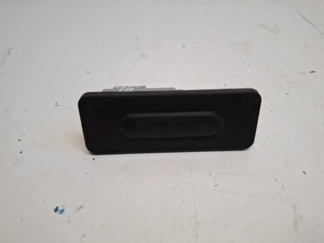 bontott RENAULT CAPTUR II Csomagtérajtó Kilincs