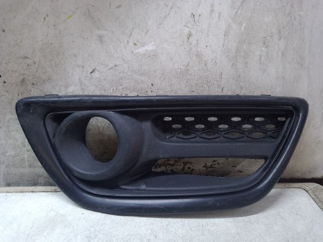 bontott RENAULT CAPTUR Jobb Ködlámpa Rács