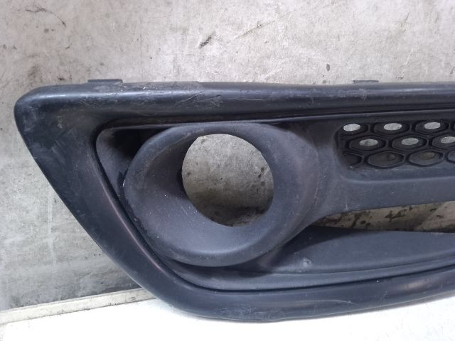 bontott RENAULT CAPTUR Jobb Ködlámpa Rács