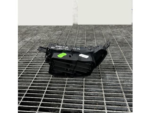 bontott RENAULT CAPTUR Középső Szellőző