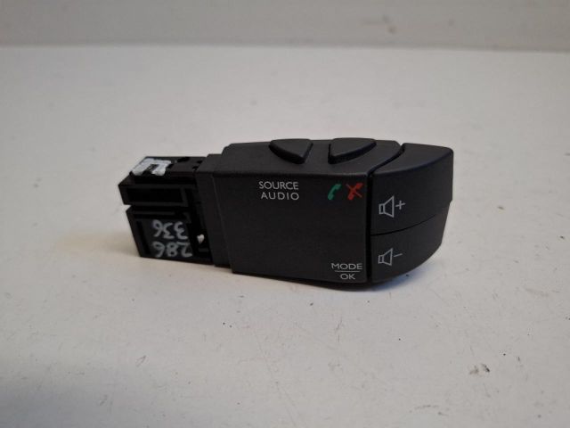 bontott RENAULT CAPTUR Rádió / CD Kapcsoló