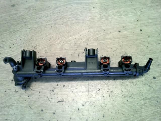 bontott RENAULT CLIO I Porlasztó Sor / Híd