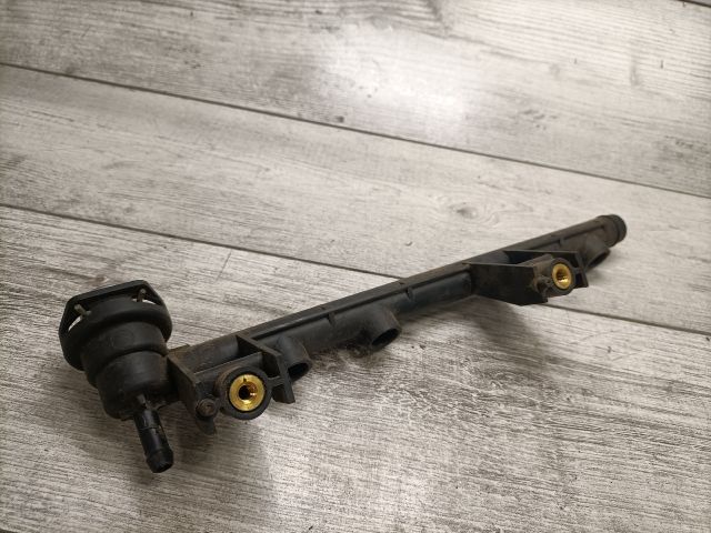 bontott RENAULT CLIO I Porlasztó Sor / Híd