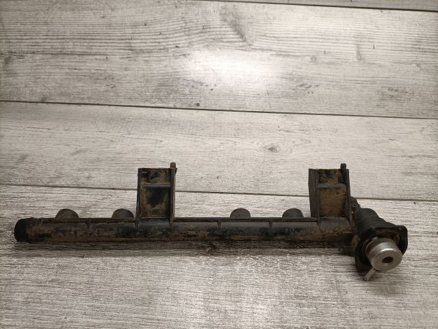 bontott RENAULT CLIO I Porlasztó Sor / Híd