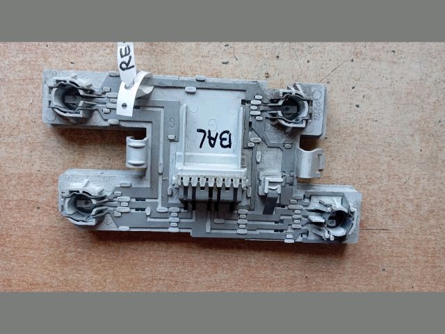 bontott RENAULT CLIO I Bal Hátsó Lámpa Foglalat