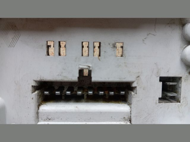 bontott RENAULT CLIO I Bal Hátsó Lámpa Foglalat