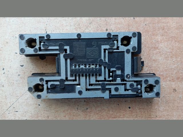 bontott RENAULT CLIO I Bal Hátsó Lámpa Foglalat