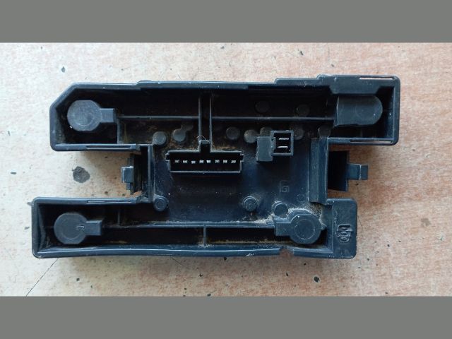 bontott RENAULT CLIO I Bal Hátsó Lámpa Foglalat