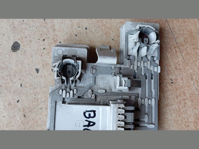 bontott RENAULT CLIO I Bal Hátsó Lámpa Foglalat