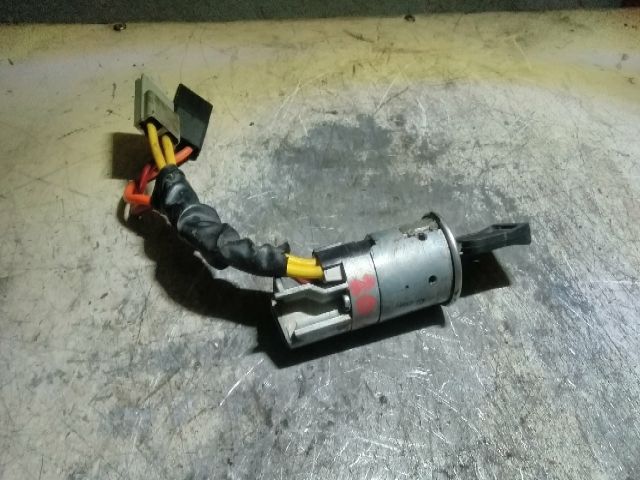 bontott RENAULT CLIO I Gyújtáskapcsoló Zárbetét