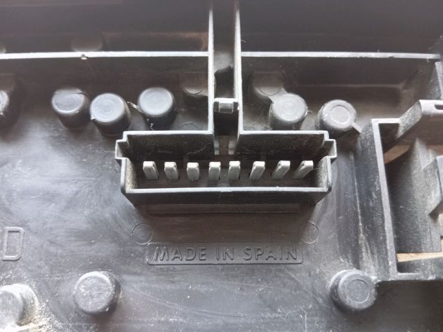 bontott RENAULT CLIO I Jobb Hátsó Lámpa Foglalat