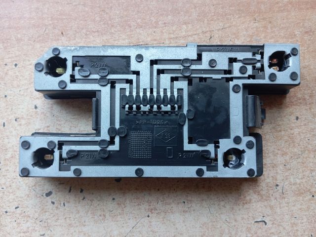 bontott RENAULT CLIO I Jobb Hátsó Lámpa Foglalat