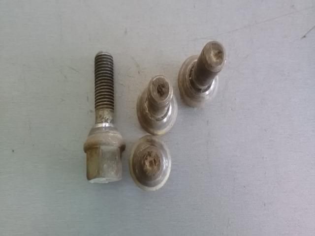 bontott RENAULT CLIO I Kerék Csavar Szett