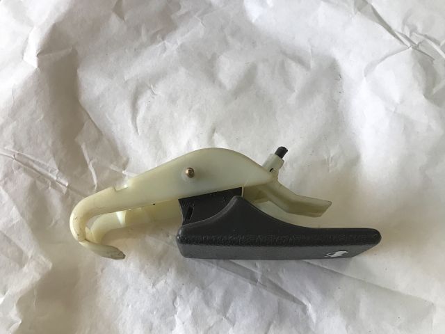 bontott RENAULT CLIO I Motorháztető Nyitó Kar / Gomb