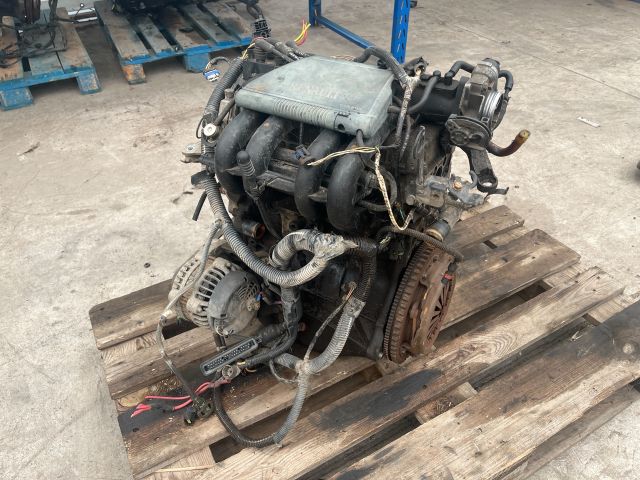 bontott RENAULT CLIO II Motor (Fűzött blokk hengerfejjel)