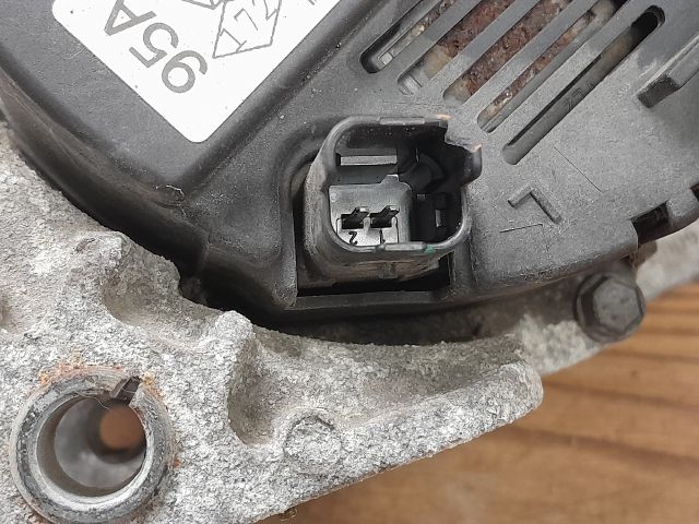 bontott RENAULT CLIO II Generátor