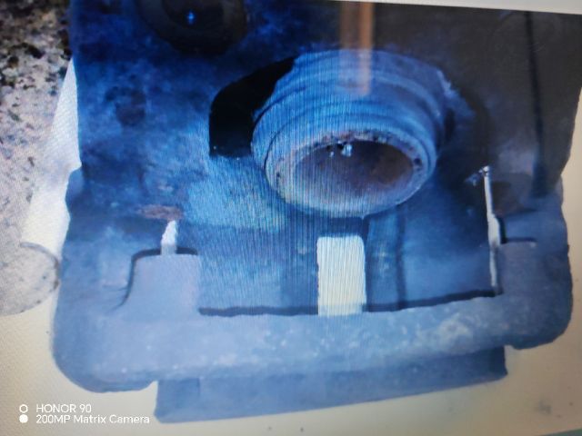 bontott RENAULT CLIO II Jobb első Féknyereg Munkahengerrel