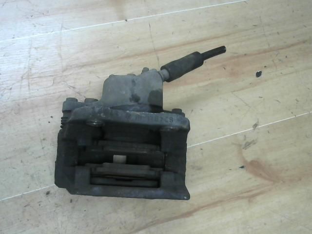 bontott RENAULT CLIO II Jobb első Féknyereg Munkahengerrel