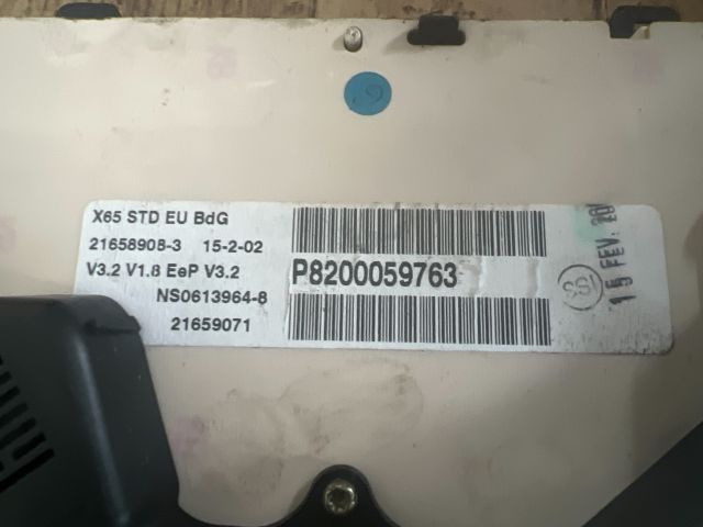 bontott RENAULT CLIO II Kilométeróra