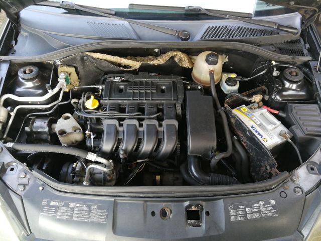 bontott RENAULT CLIO II Motor (Fűzött blokk hengerfejjel)