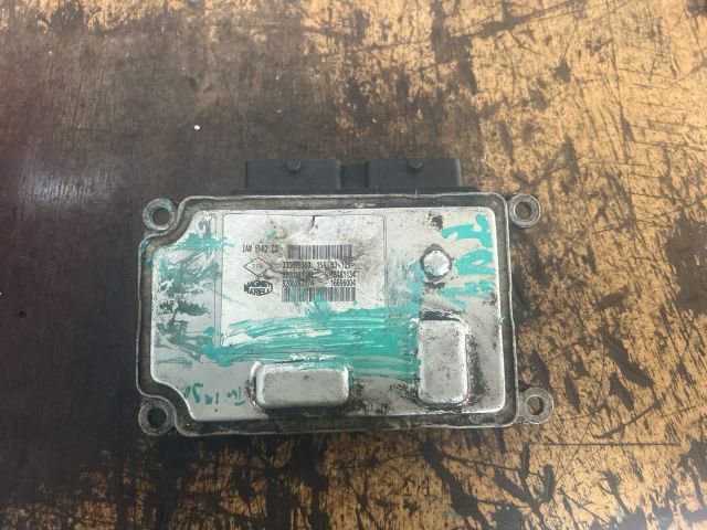 bontott RENAULT CLIO II Motorvezérlő