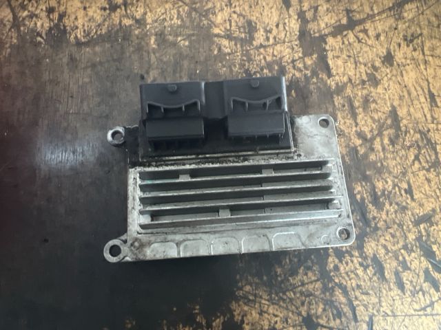 bontott RENAULT CLIO II Motorvezérlő