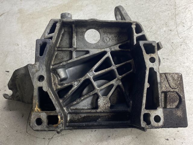 bontott RENAULT CLIO II Motor Tartó Bak (Pozíciófüggetlen)