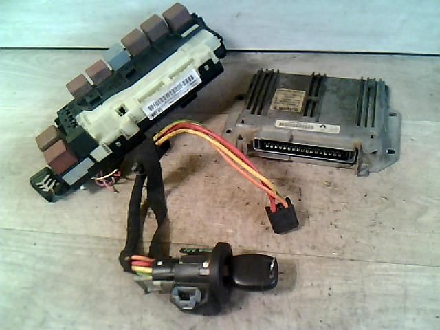 bontott RENAULT CLIO II Motorvezérlő