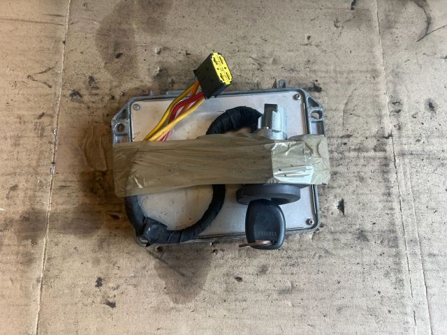 bontott RENAULT CLIO II Motorvezérlő