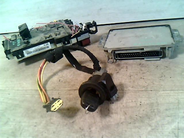 bontott RENAULT CLIO II Motorvezérlő