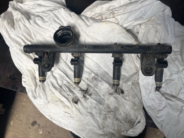 bontott RENAULT CLIO II Porlasztó Sor / Híd