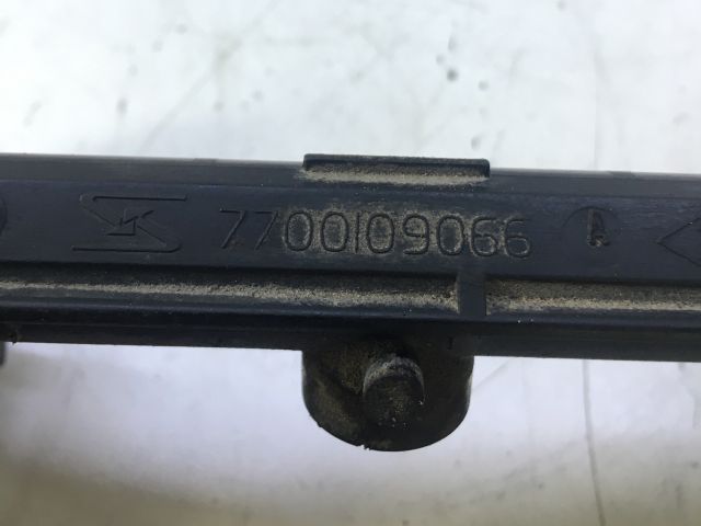 bontott RENAULT CLIO II Porlasztó Sor / Híd