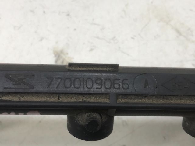 bontott RENAULT CLIO II Porlasztó Sor / Híd