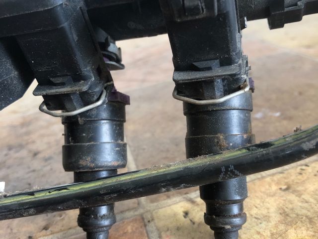 bontott RENAULT CLIO II Porlasztó Sor / Híd