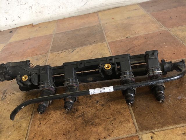 bontott RENAULT CLIO II Porlasztó Sor / Híd