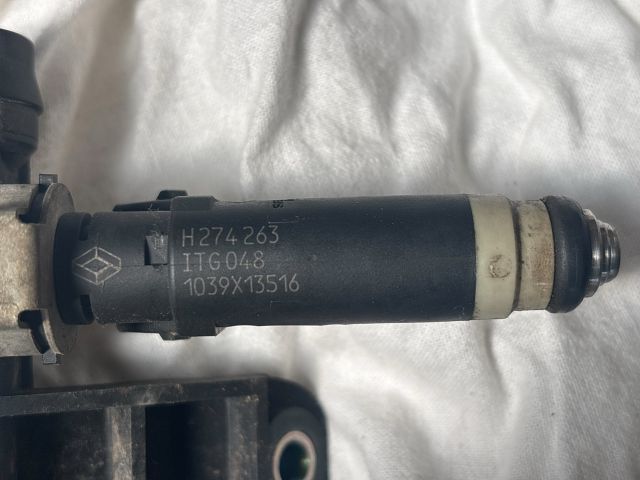 bontott RENAULT CLIO II Porlasztó Sor / Híd