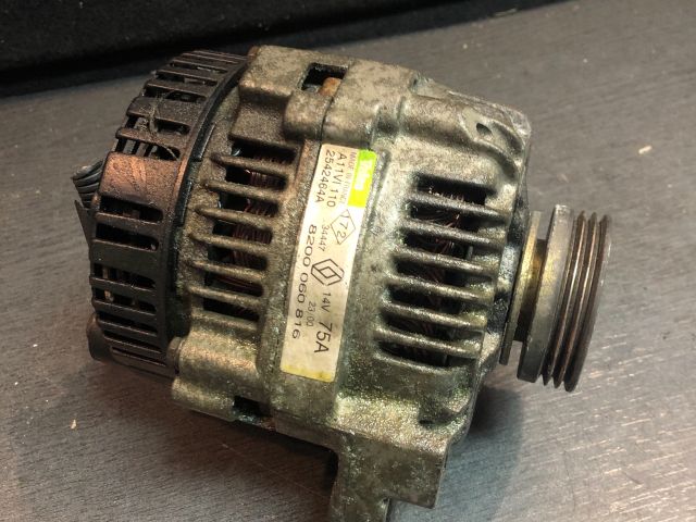 bontott RENAULT CLIO II Generátor